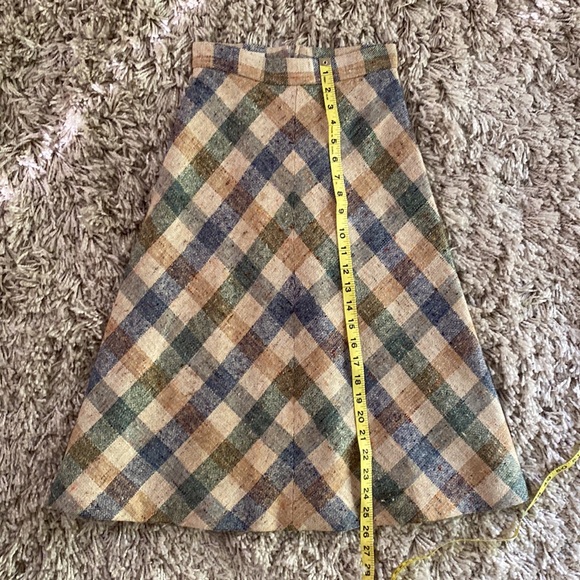 Vintage plaid skirt - Picture 3 of 3